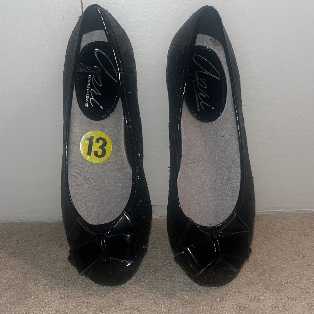 Shiny Black Flats with Bow Accent